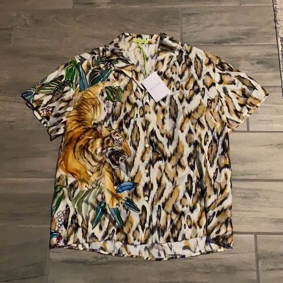 Oversized Shirt in Tristan Print Tell Your Friends - Picture 5 of 7